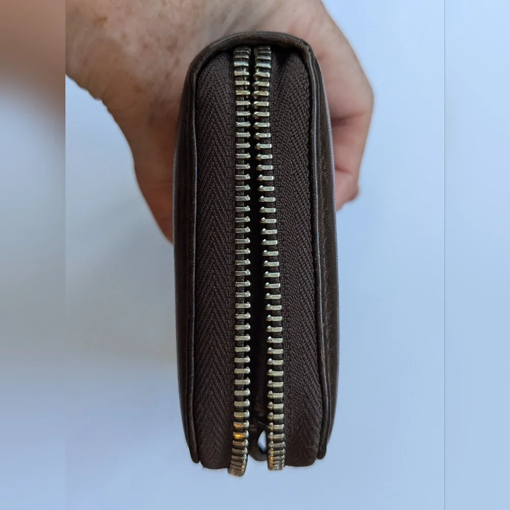 Gucci GG Zip Around Leather Continental Wallet EUC - Picture 6 of 7